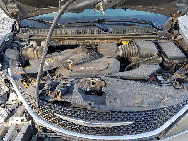 Chrysler Pacifica Touring Image 13