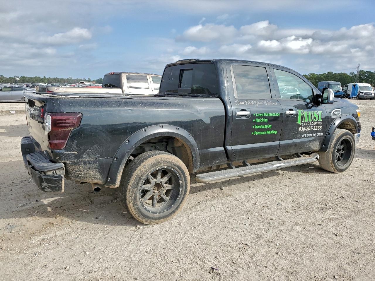 Nissan Titan Sl Image 11