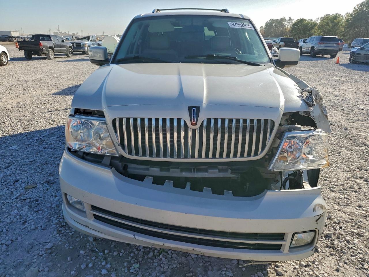 Lincoln Navigator Image 11