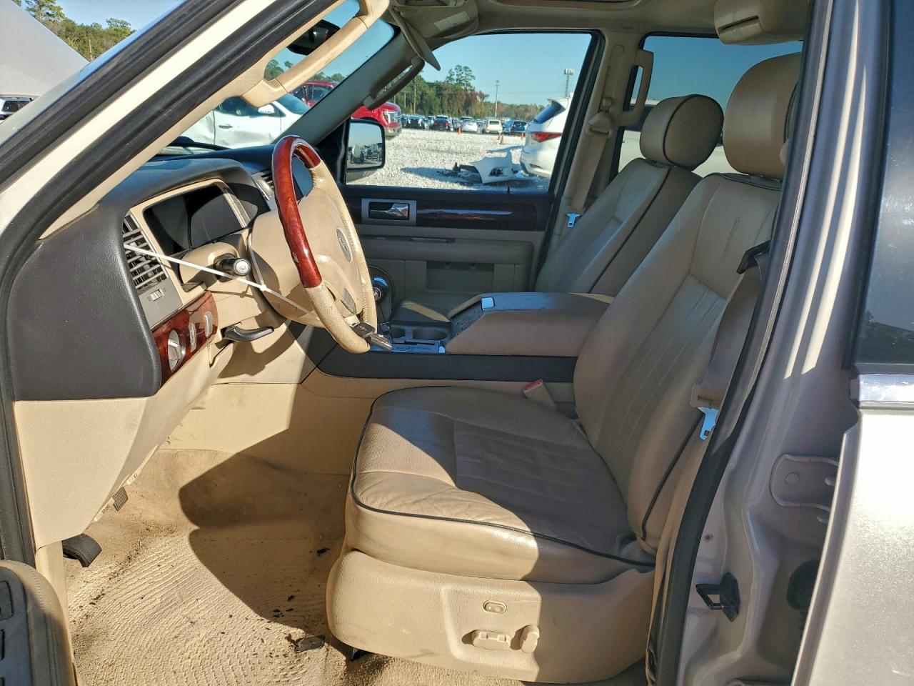 Lincoln Navigator Image 7