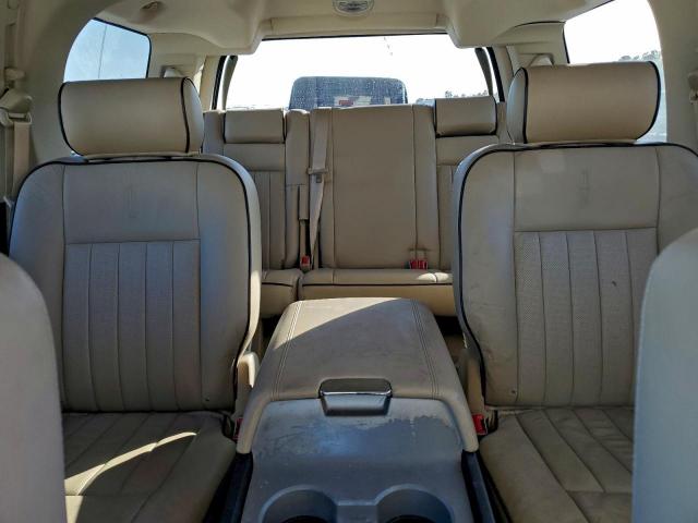 Lincoln Navigator Image 8