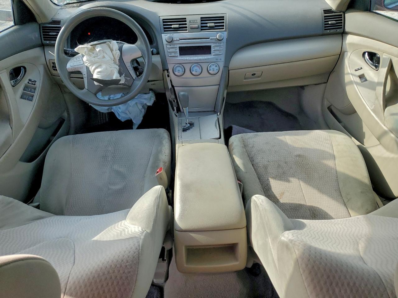 Toyota Camry Base Image 9