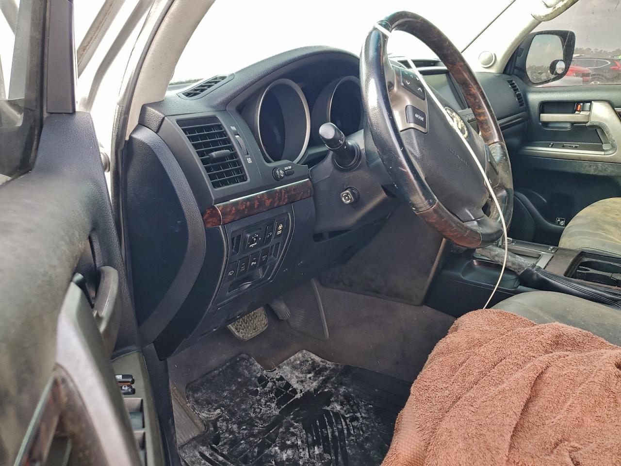 Toyota Land Cruis Image 2