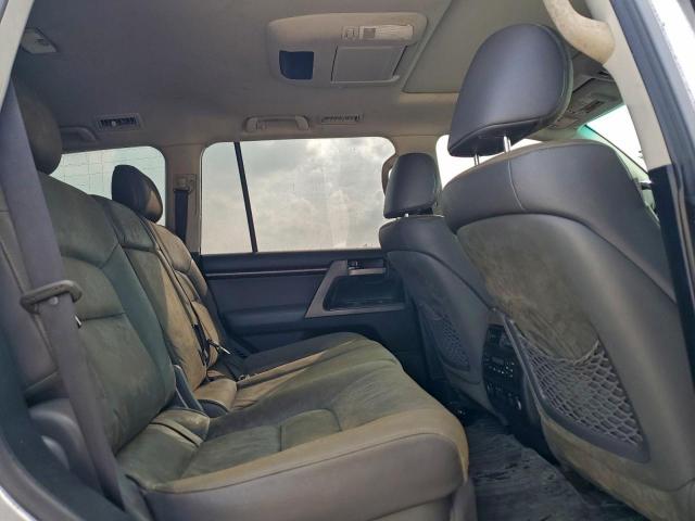 Toyota Land Cruis Image 5