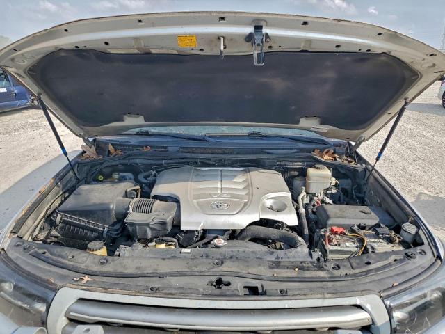 Toyota Land Cruis Image 12