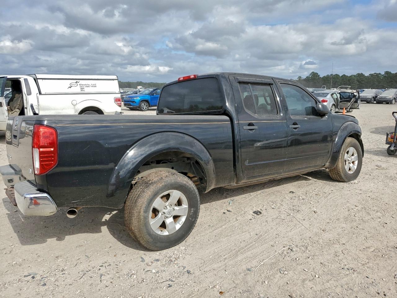 Nissan Frontier Sv Image 2