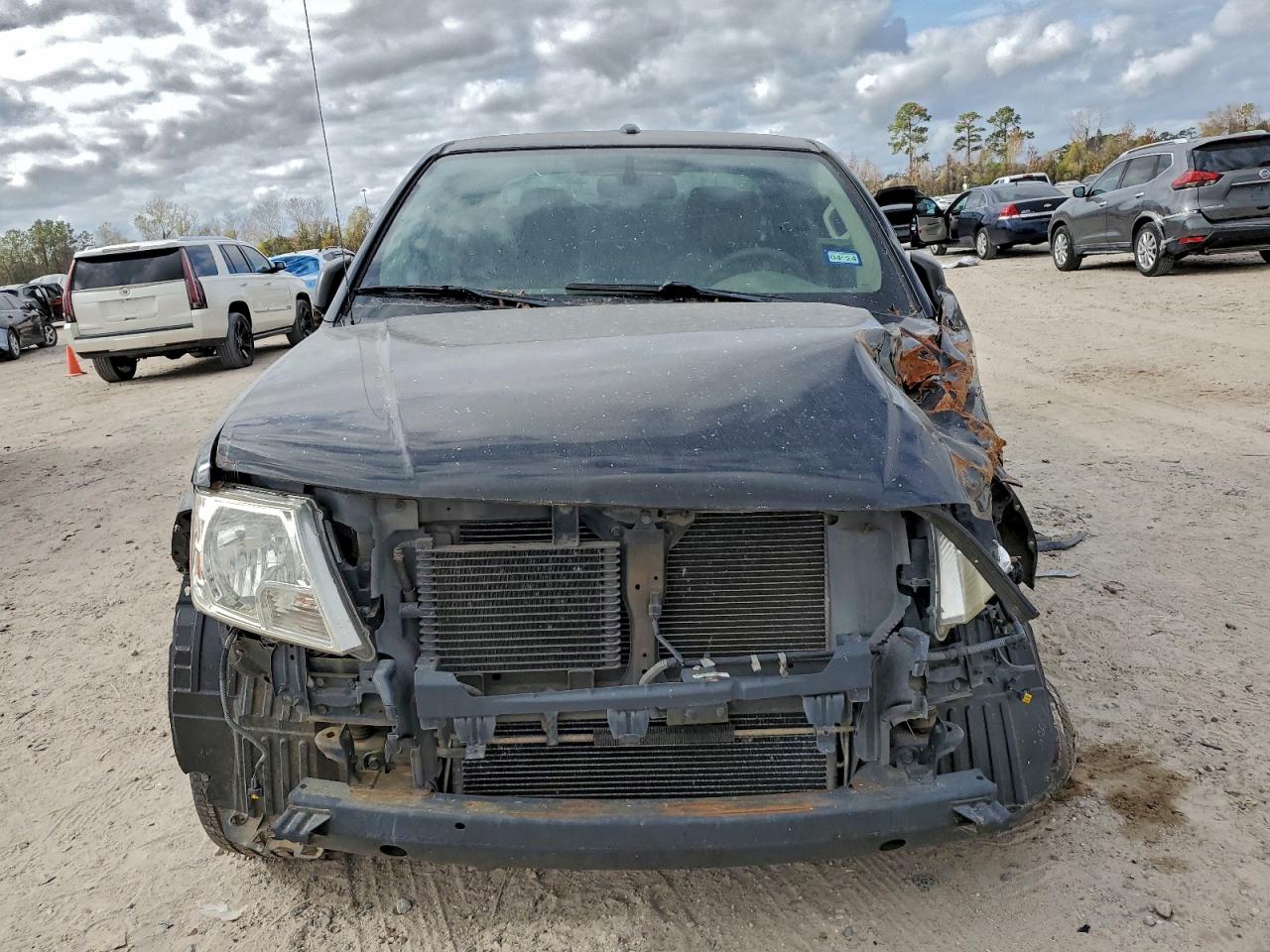 Nissan Frontier Sv Image 11