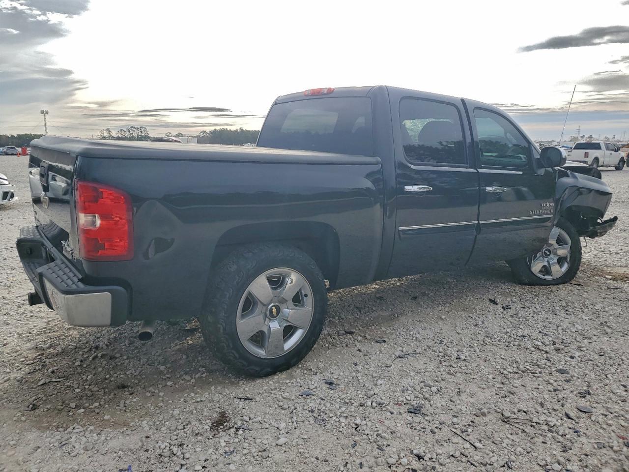 Chevrolet Silverado C1500 Lt Image 3