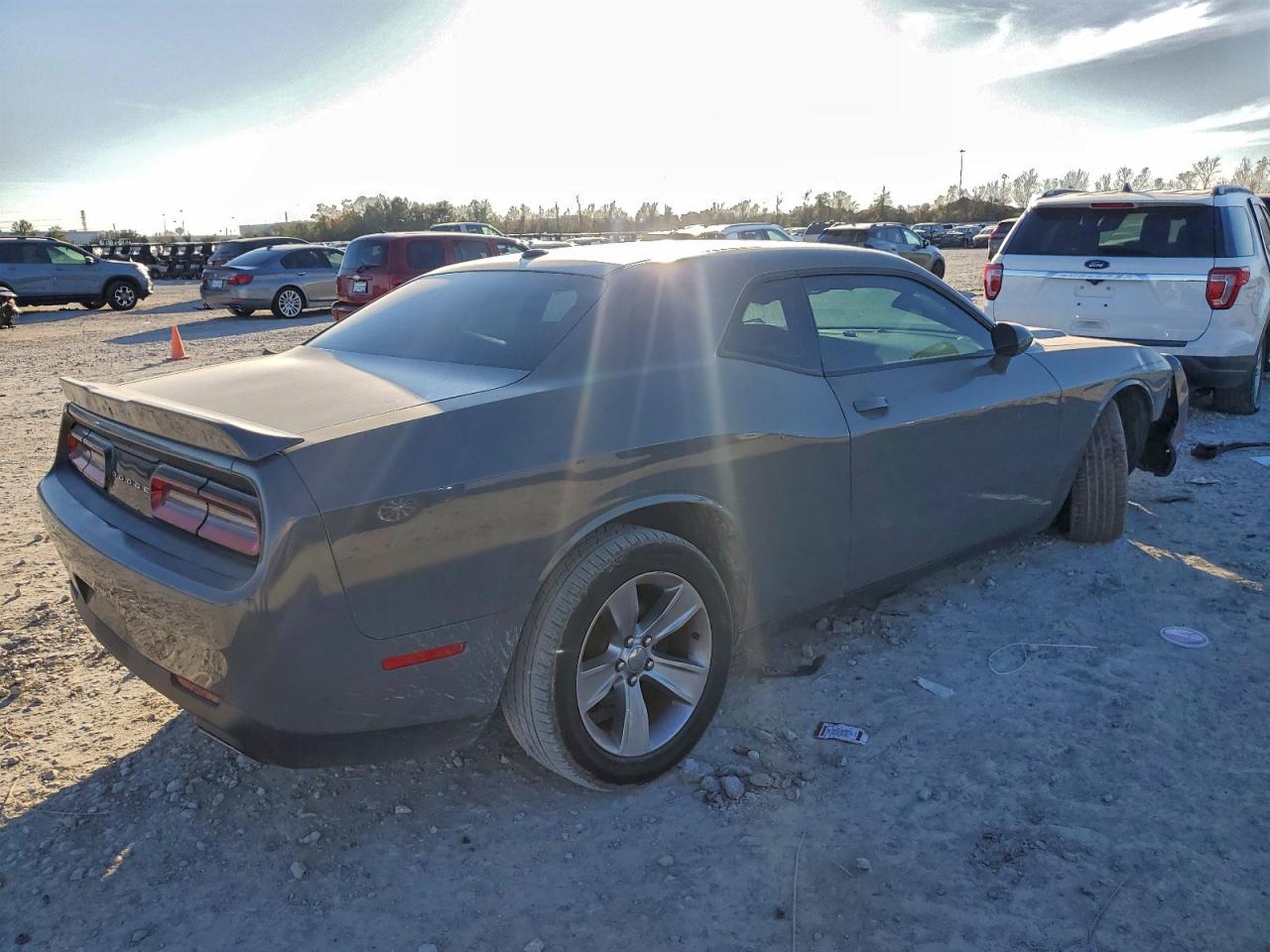 Dodge Challenger Sxt Image 6