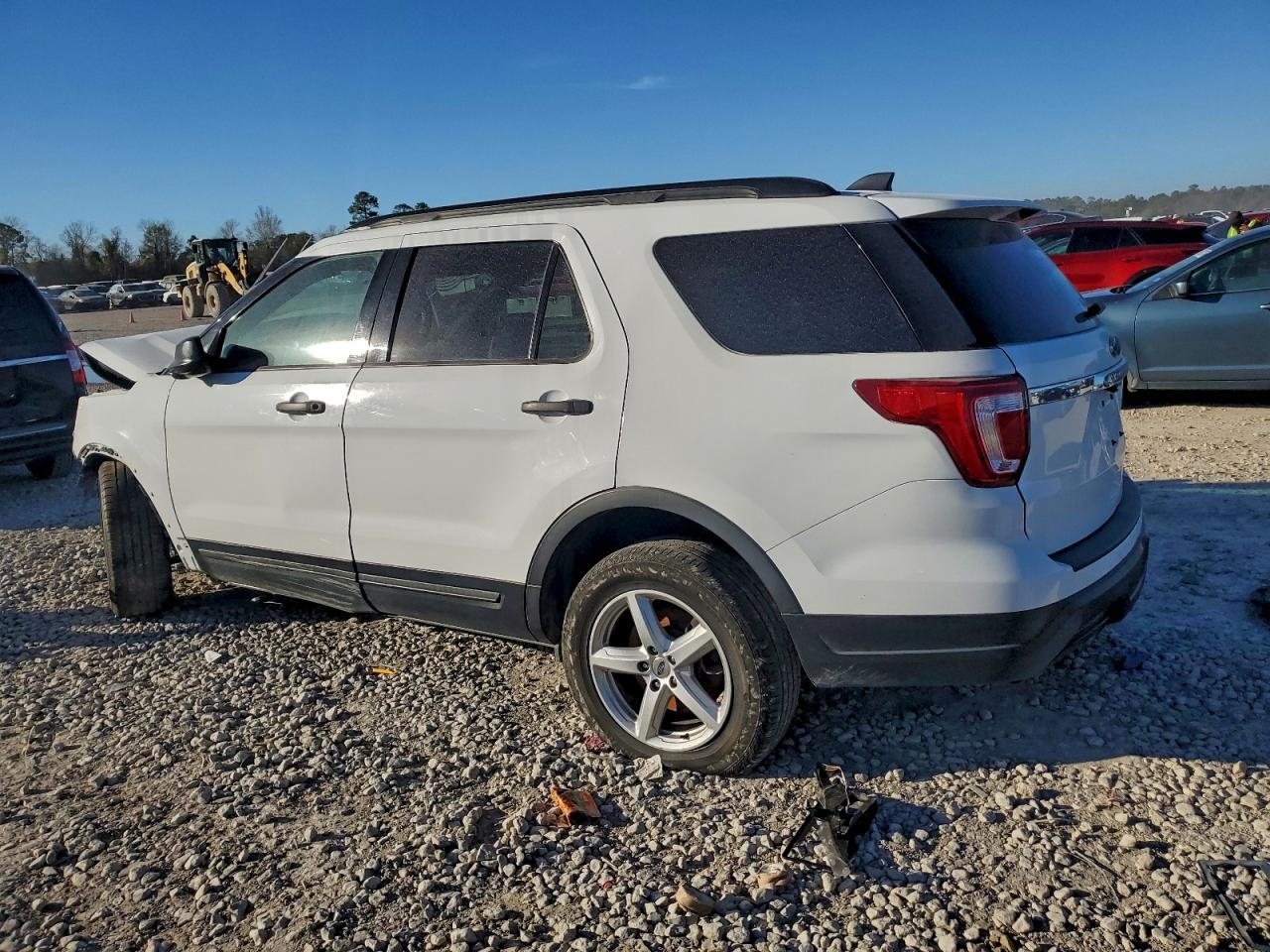 Ford Explorer Image 3