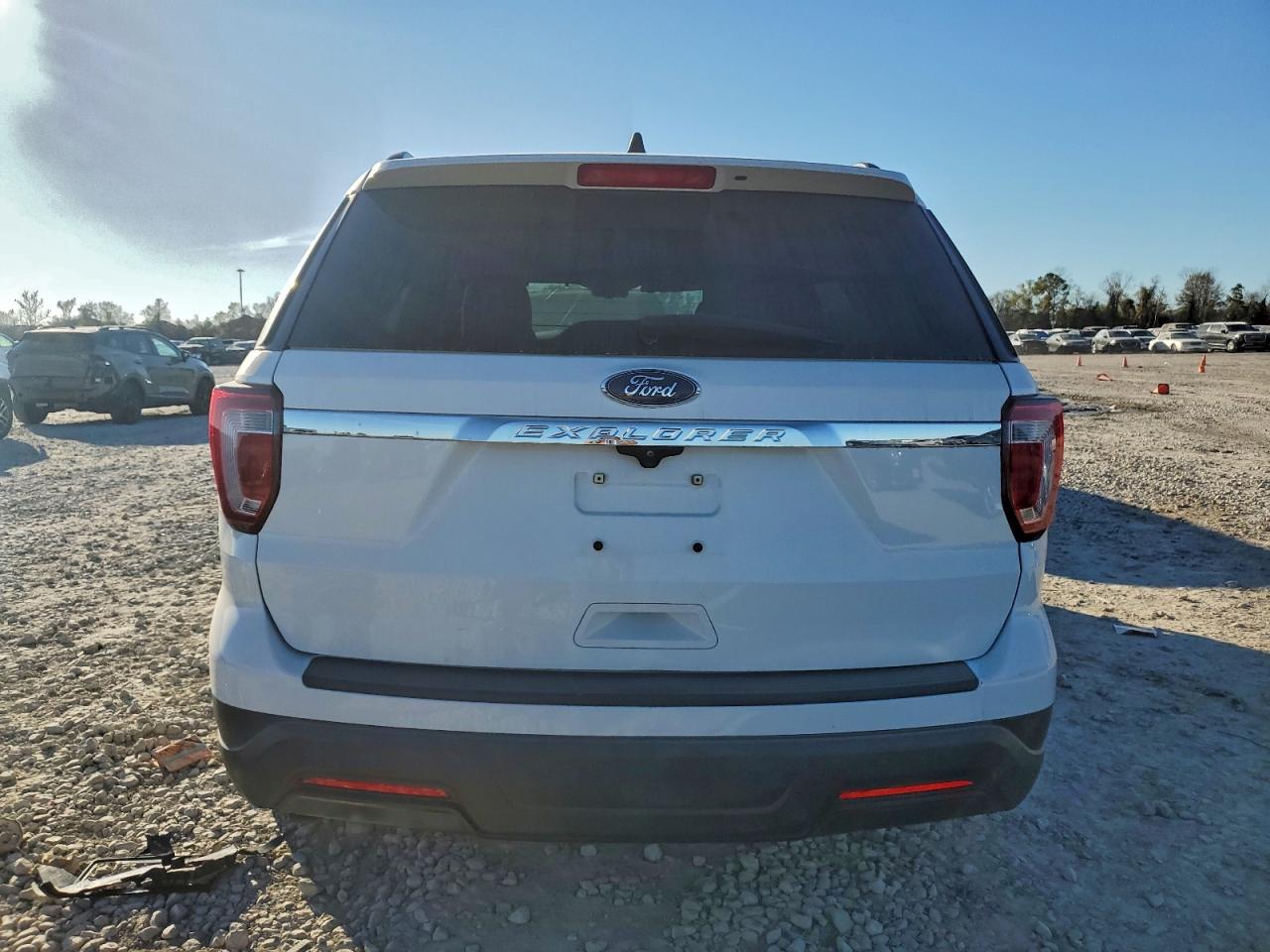 Ford Explorer Image 4