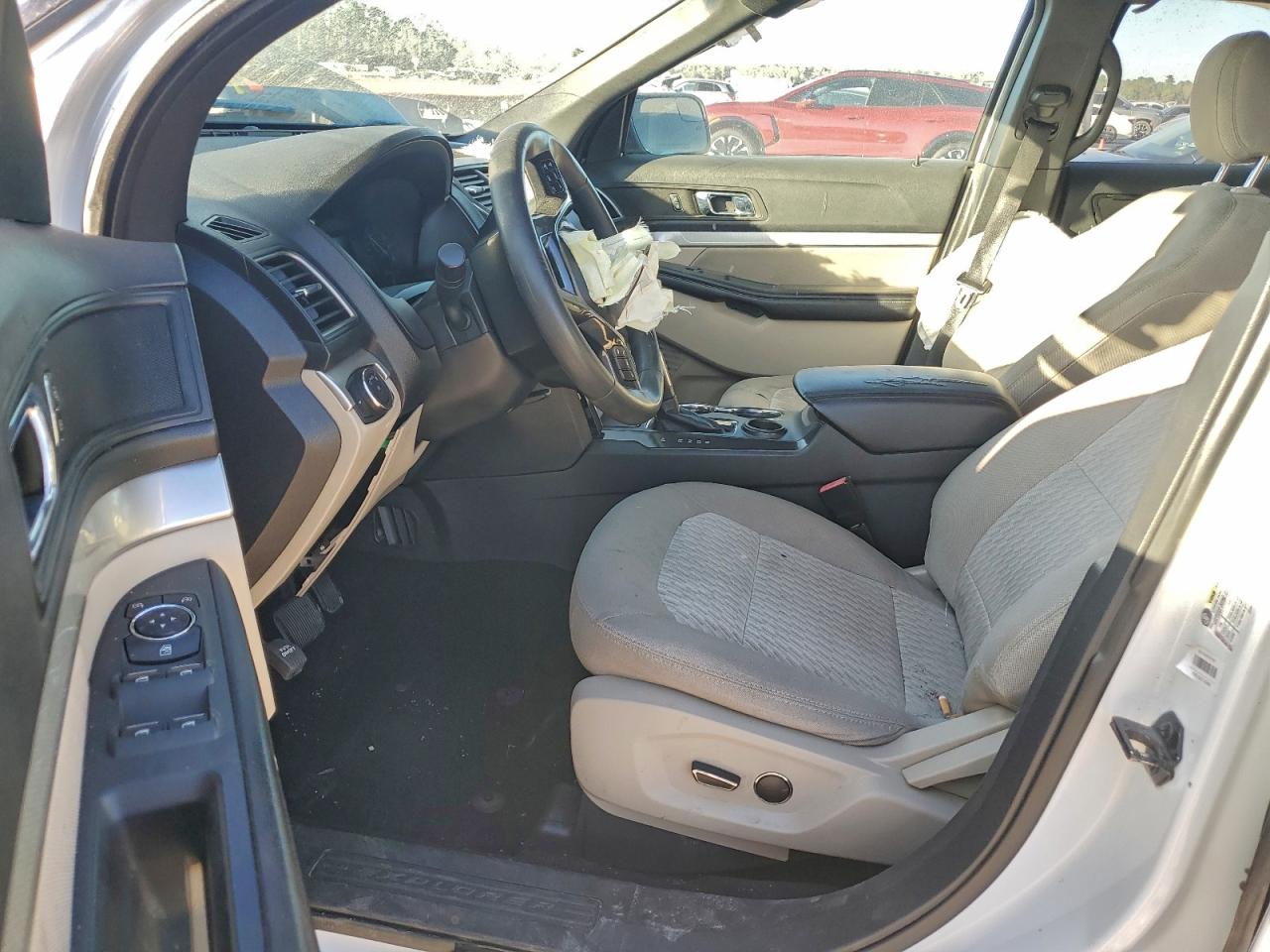 Ford Explorer Image 5