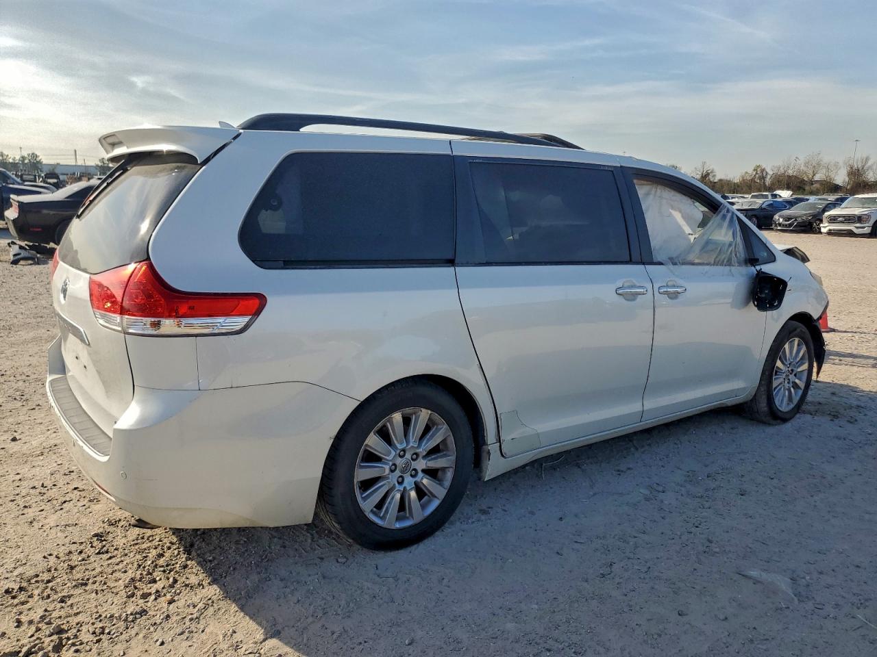 Toyota Sienna Xle Image 9