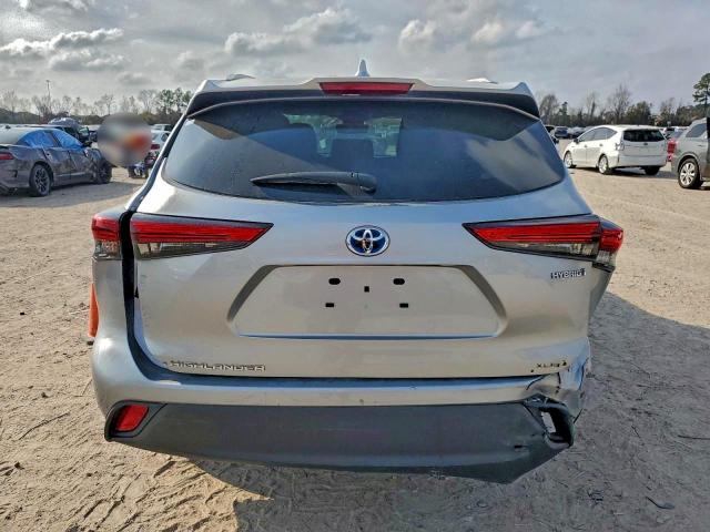 Toyota Highlander Hybrid Xle Image 3