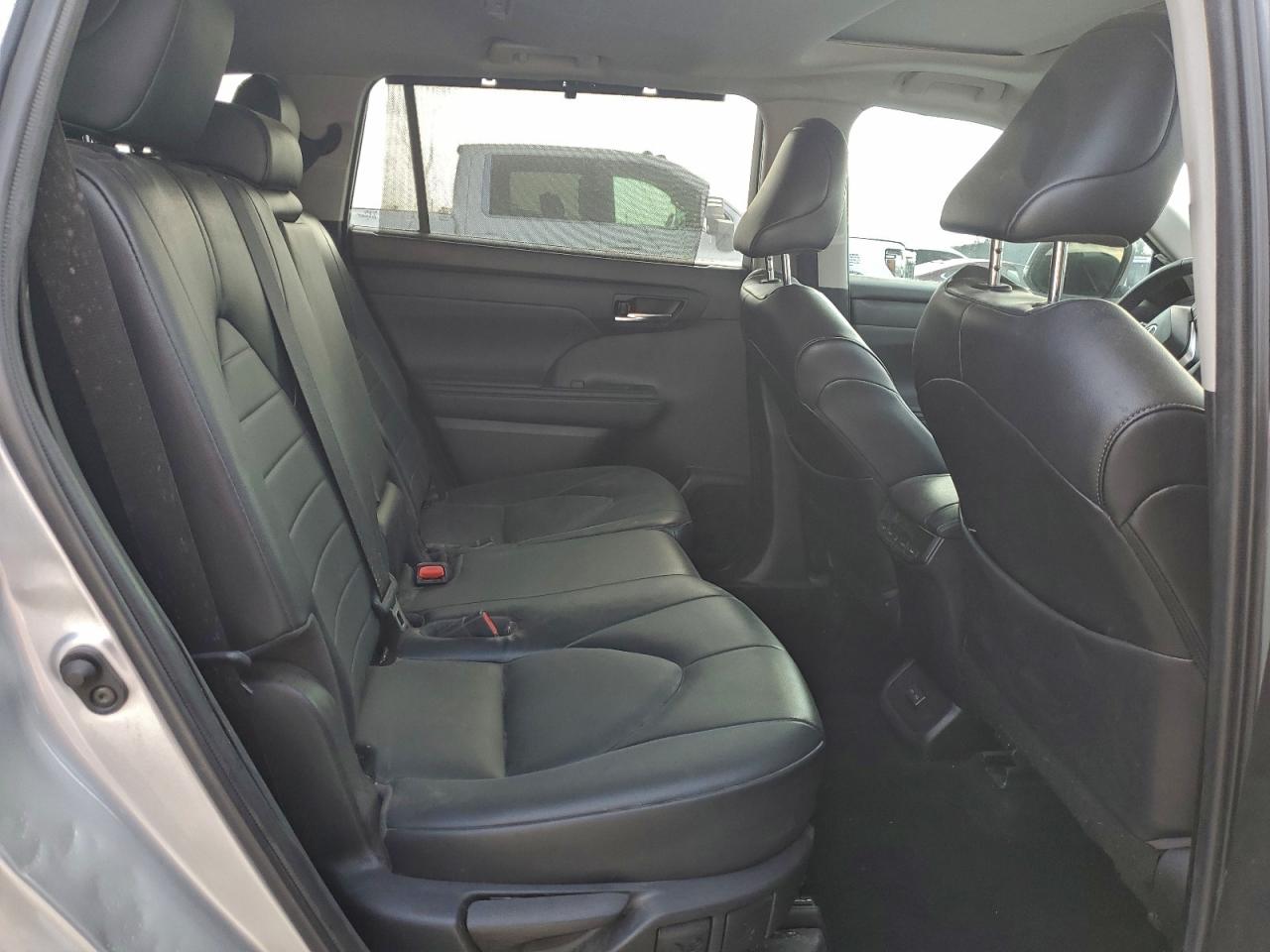 Toyota Highlander Hybrid Xle Image 9