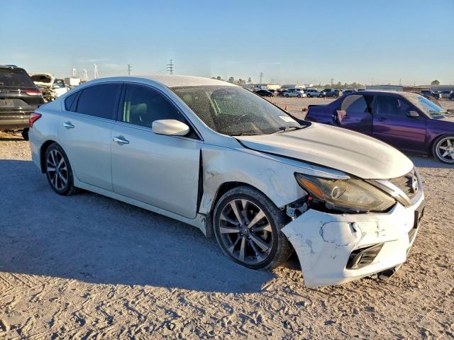 Nissan Altima 2.5 Image 3