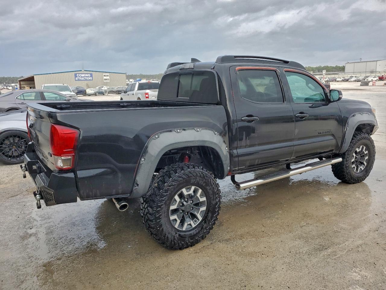 Toyota Tacoma Double Cab Image 2