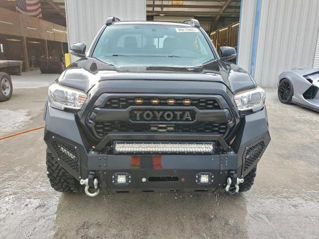 Toyota Tacoma Double Cab Image 3