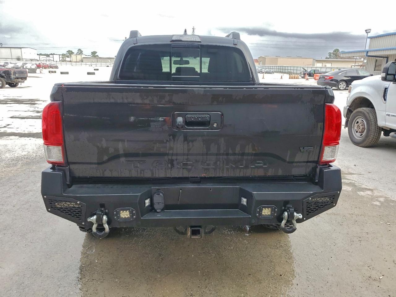 Toyota Tacoma Double Cab Image 4