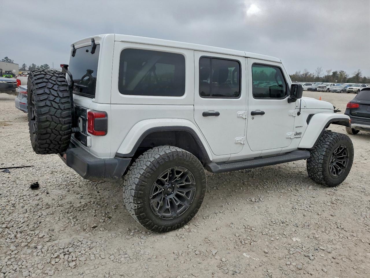 Jeep Wrangler Sahara Image 2