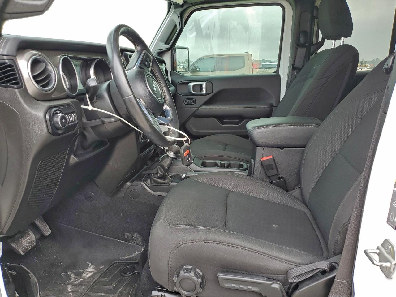 Jeep Wrangler Sahara Image 8