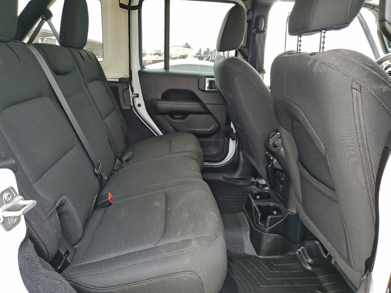 Jeep Wrangler Sahara Image 9