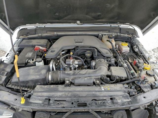 Jeep Wrangler Sahara Image 11