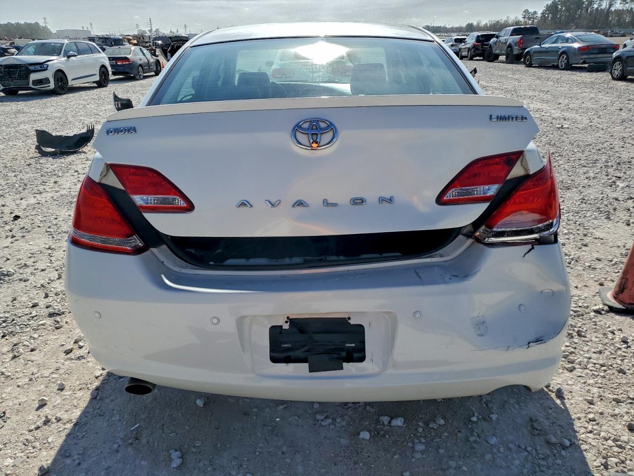 Toyota Avalon Xl Image 12