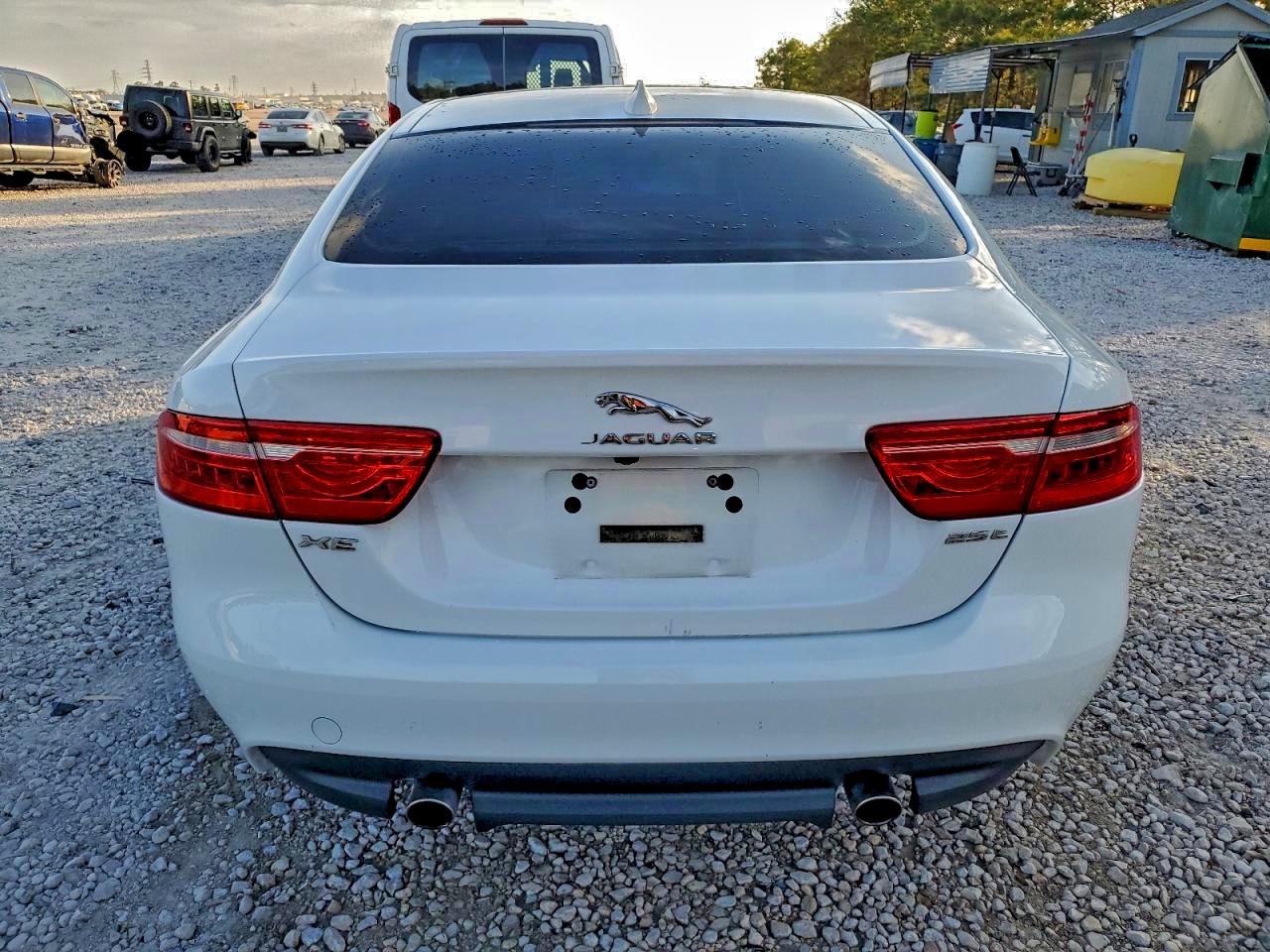 Jaguar XE Premium Image 6