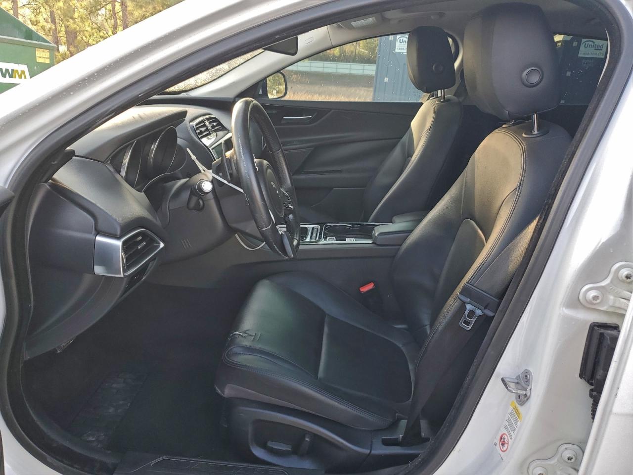 Jaguar XE Premium Image 9