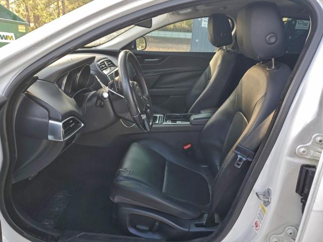 Jaguar XE Premium Image 9