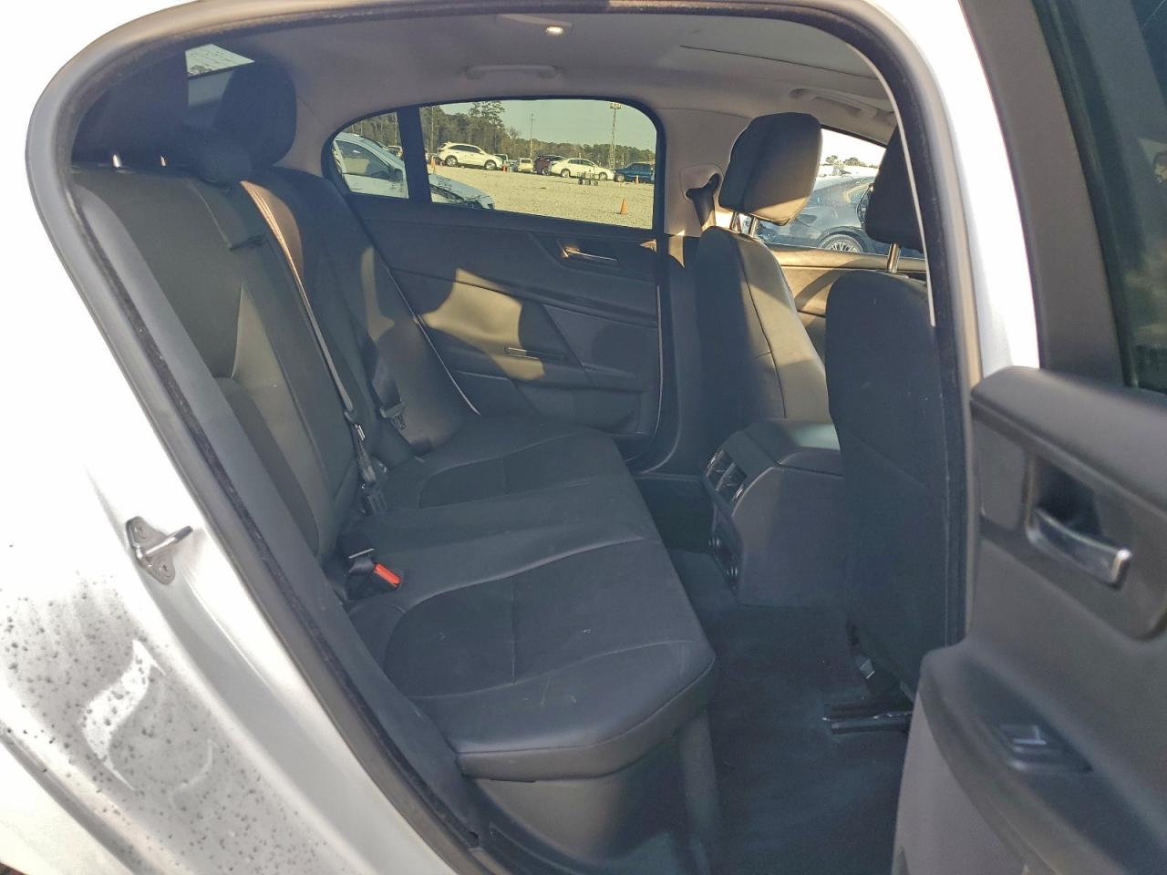 Jaguar XE Premium Image 5