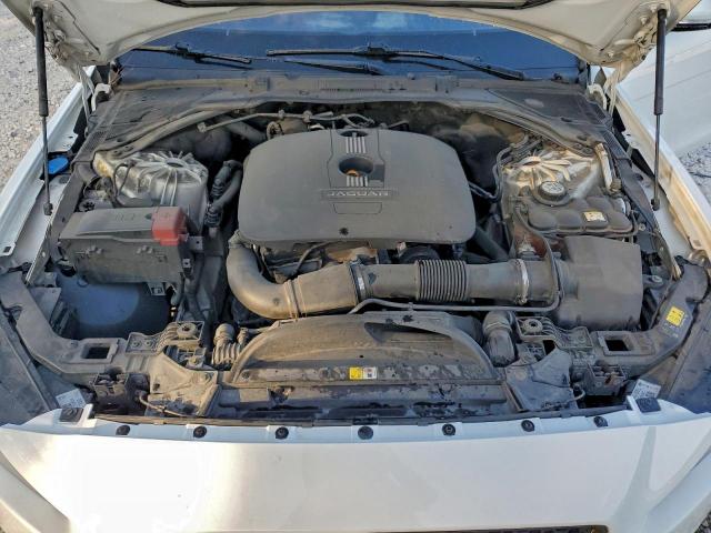 Jaguar XE Premium Image 3