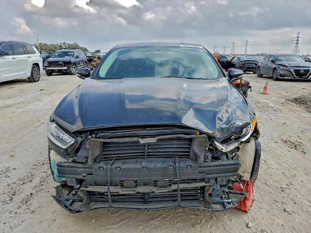 Ford Fusion Se Image 4