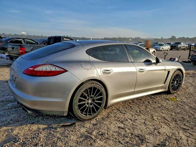 Porsche Panamera 2 Image 5