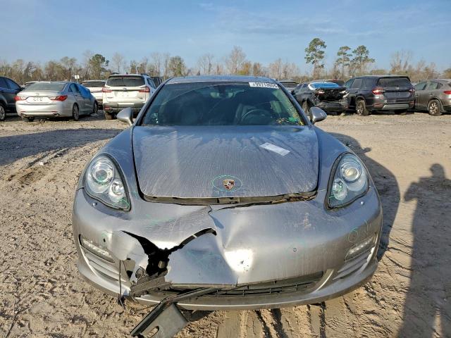 Porsche Panamera 2 Image 2