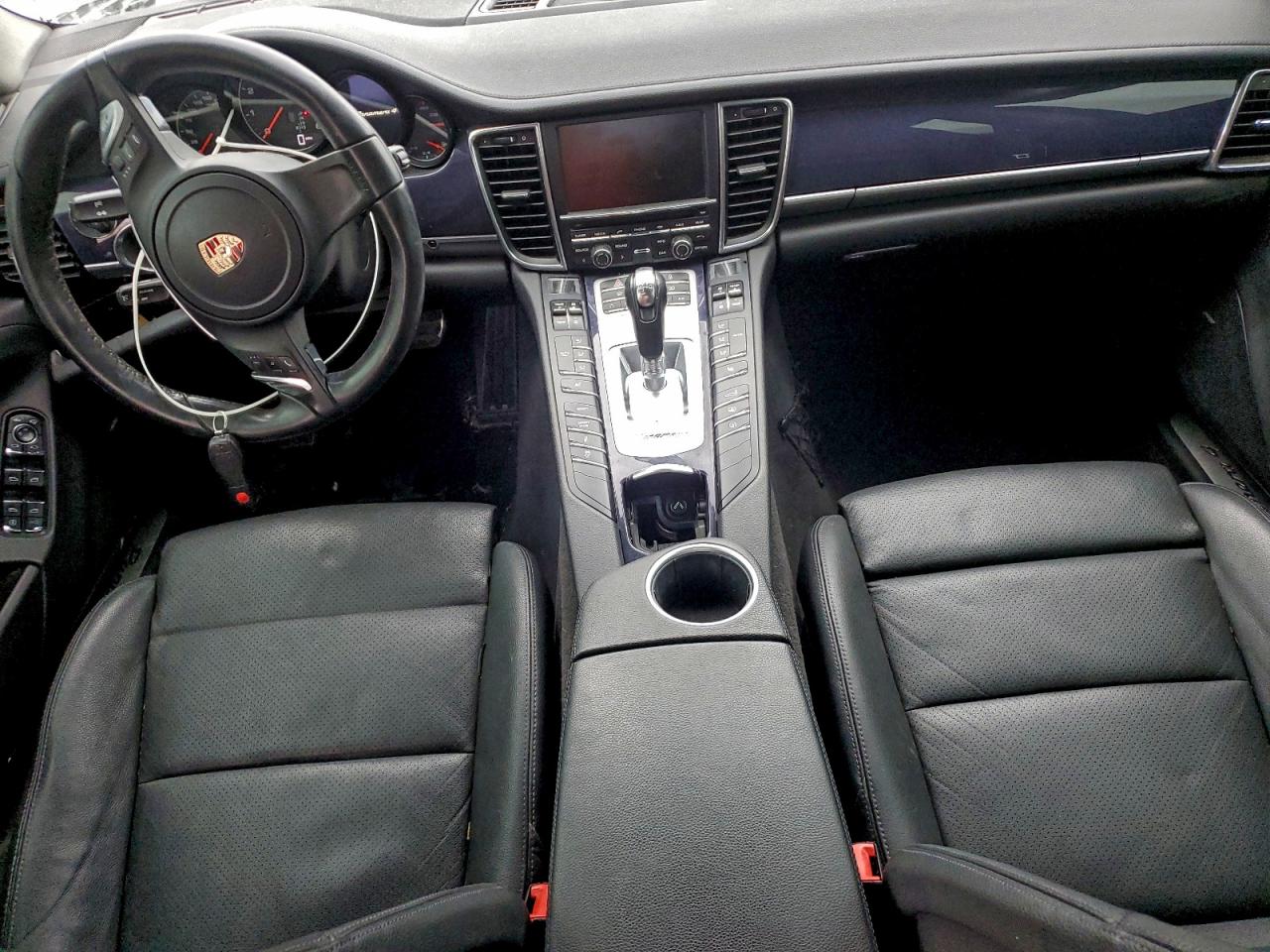 Porsche Panamera 2 Image 8