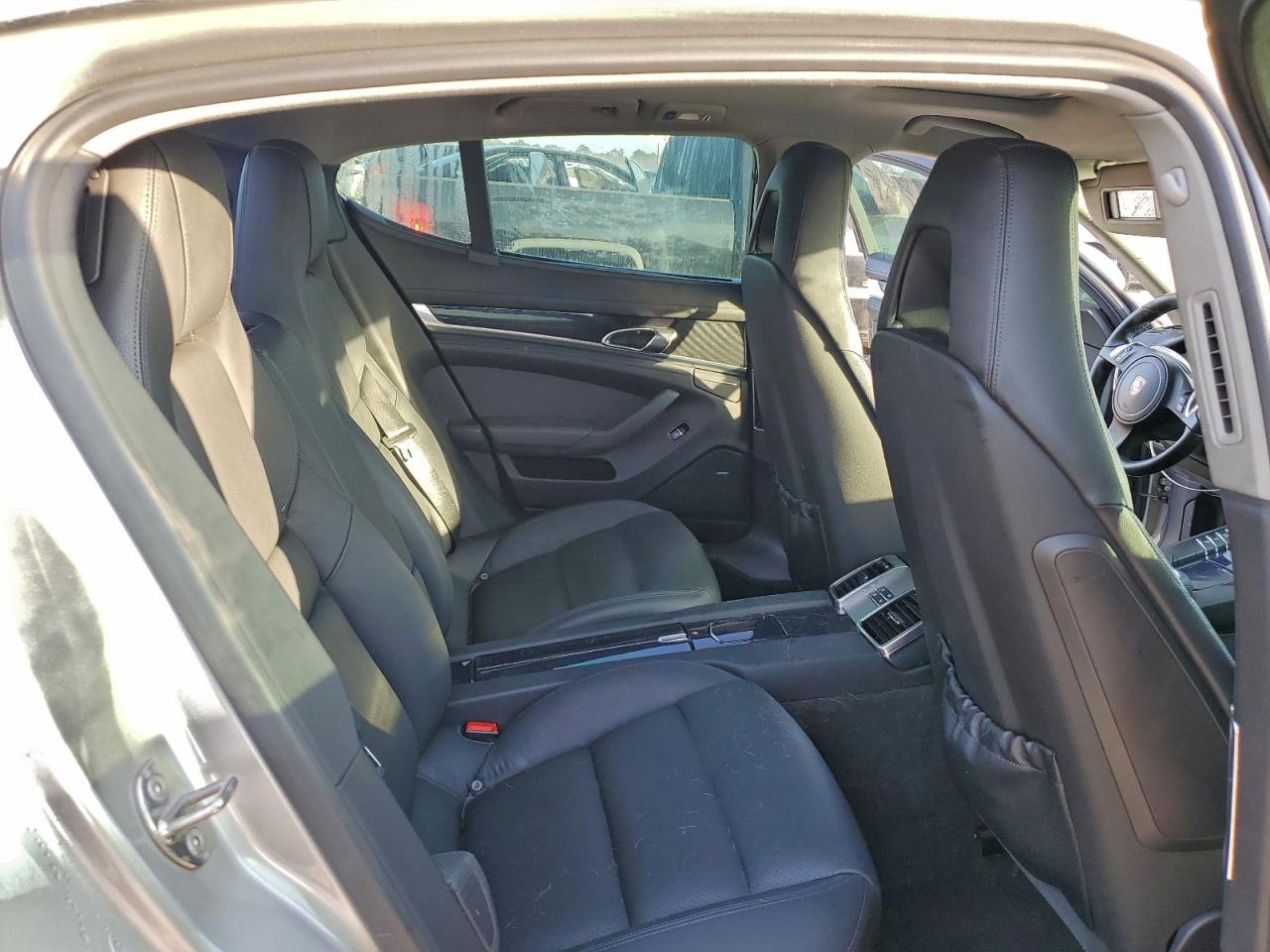 Porsche Panamera 2 Image 12