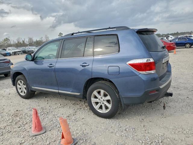 Toyota Highlander Base Image 2