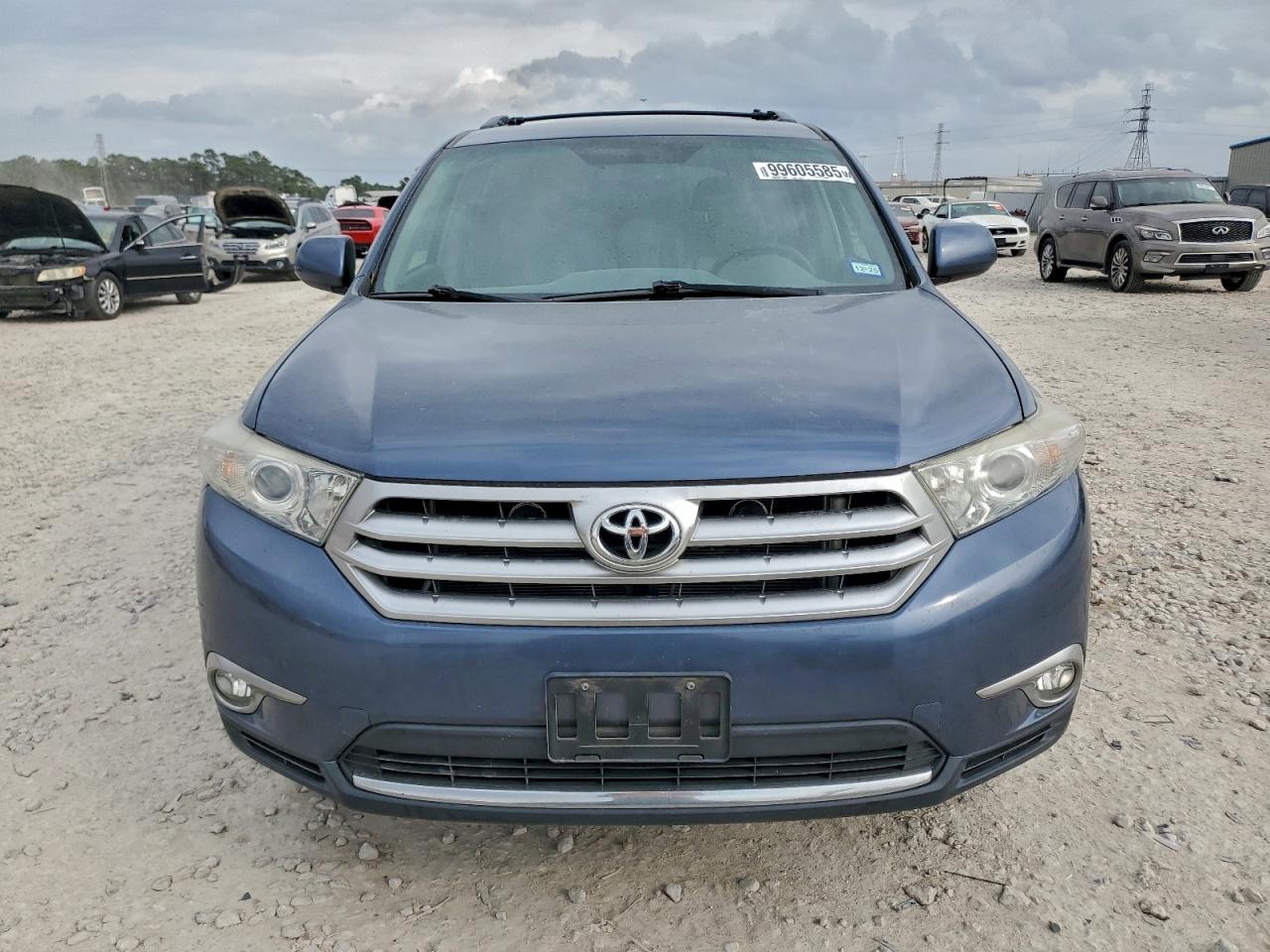 Toyota Highlander Base Image 4