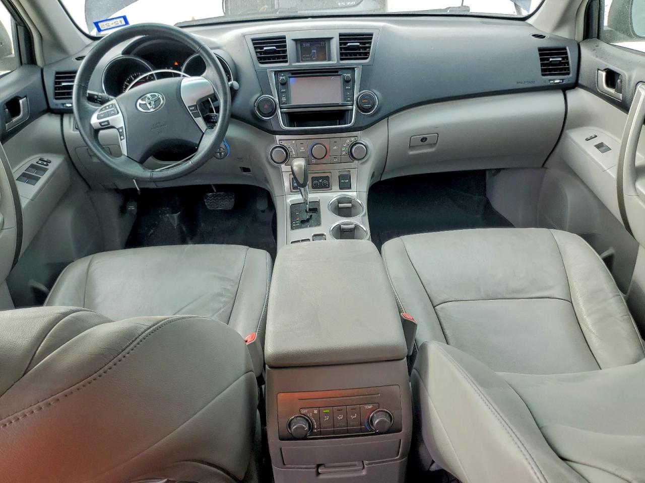 Toyota Highlander Base Image 8