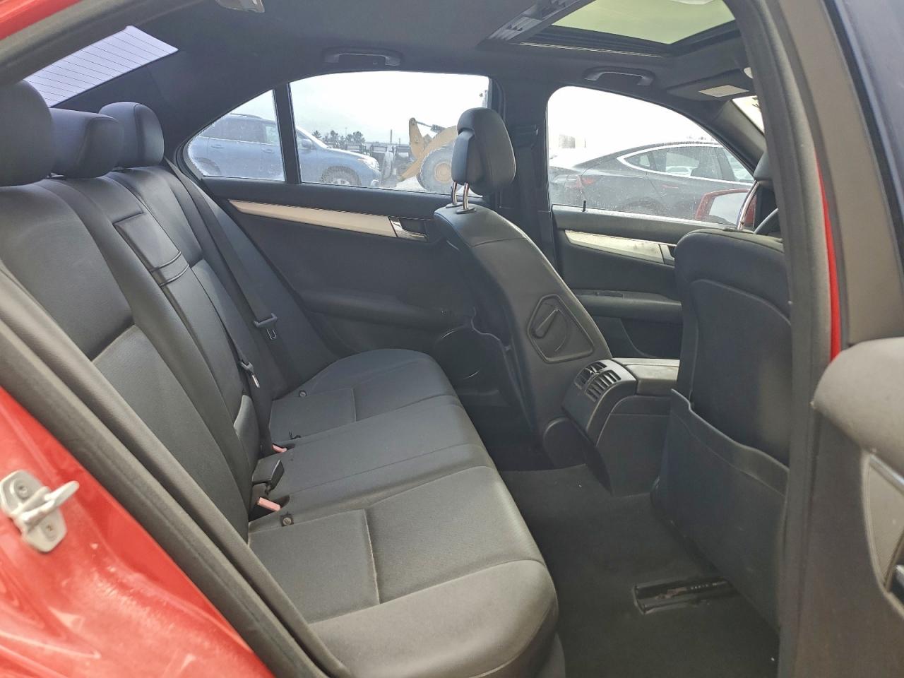 Mercedes-Benz C-Class 300 Image 9