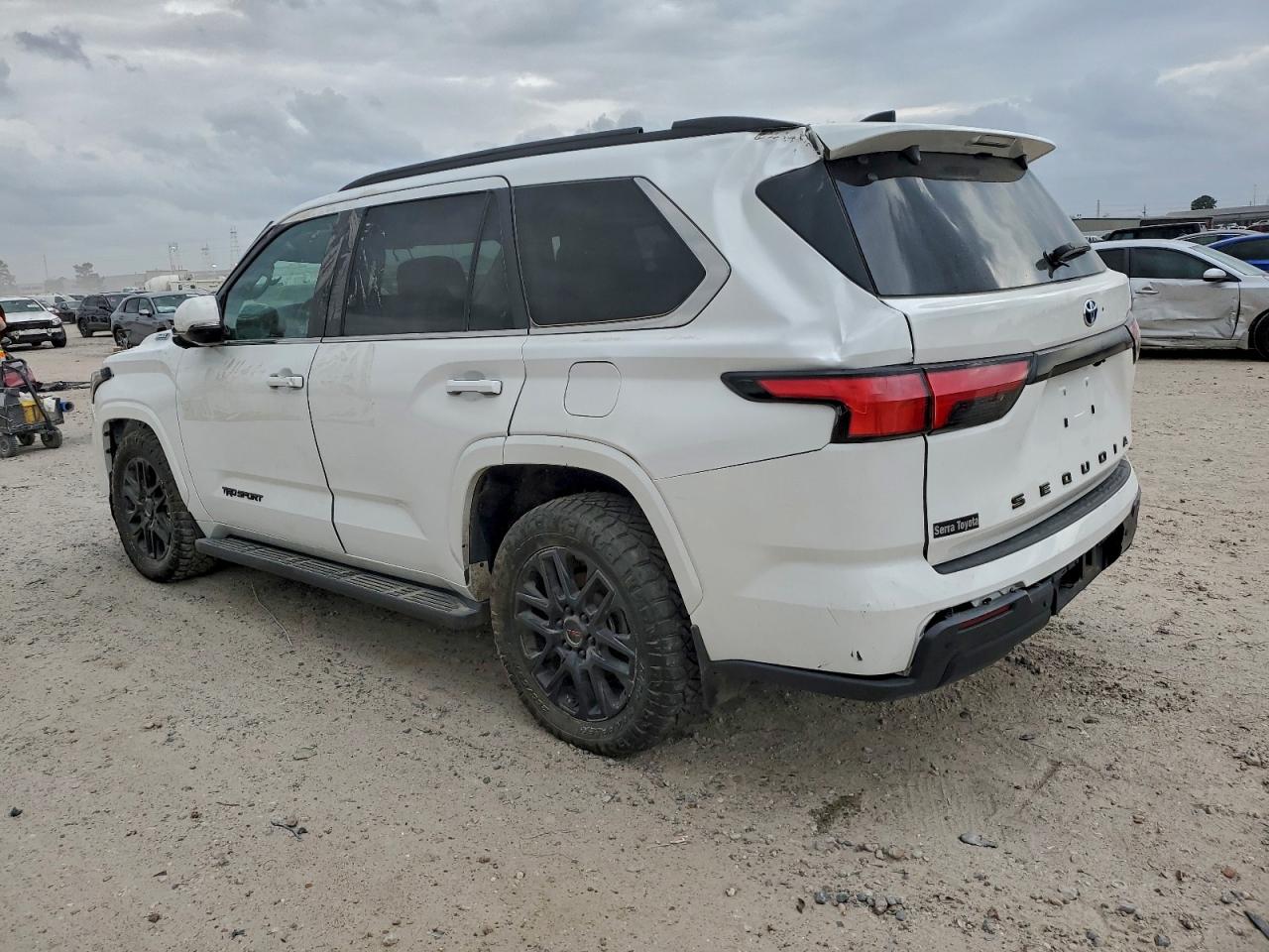 Toyota Sequoia Sr5 Image 2