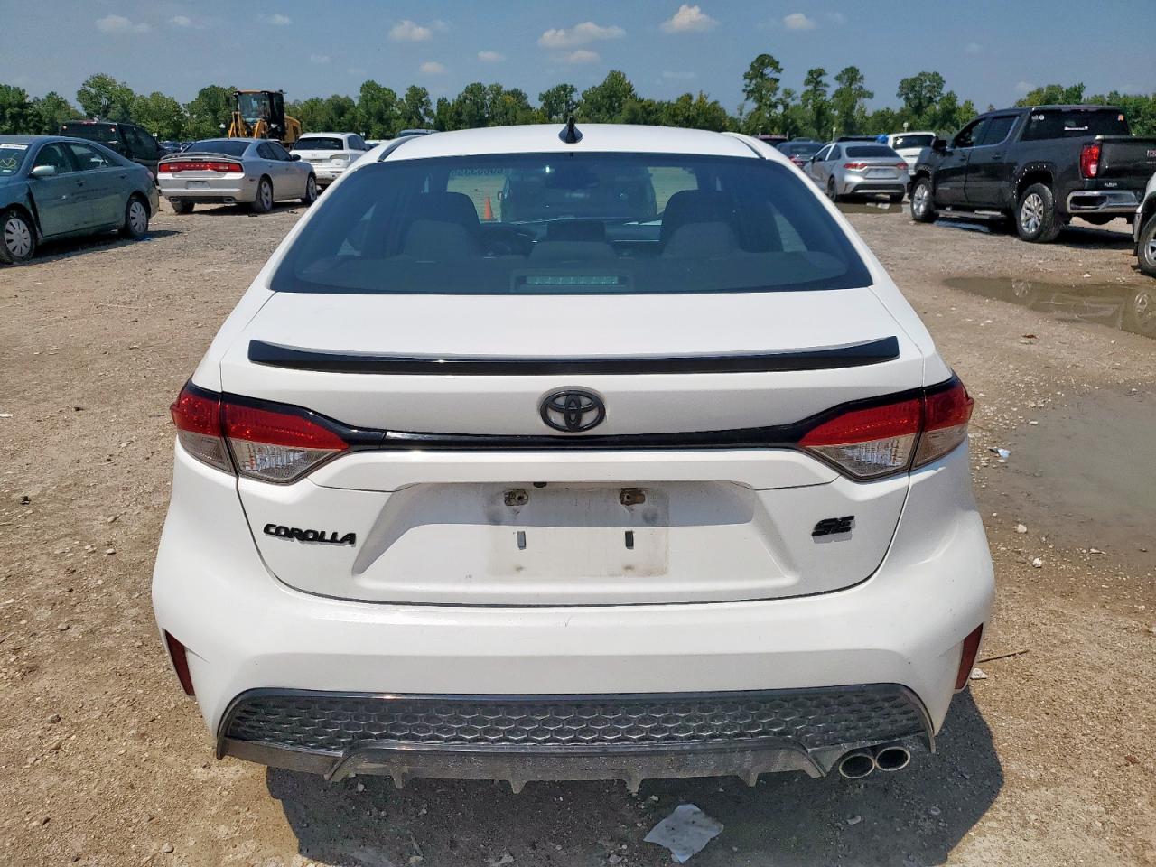 Toyota Corolla Se Image 12