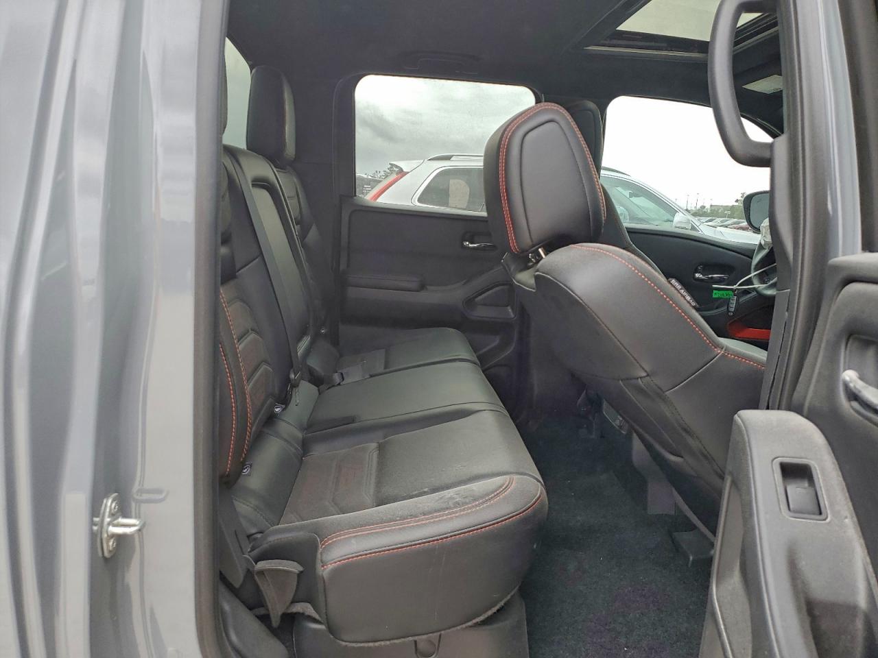 Nissan Frontier Sv Image 9