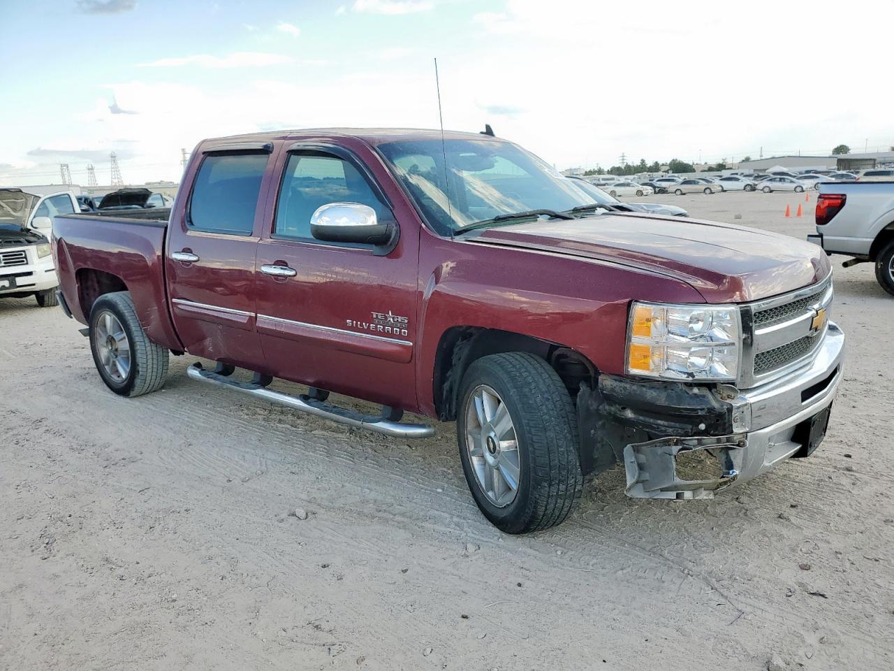 Chevrolet Silverado C1500 Lt Image 2