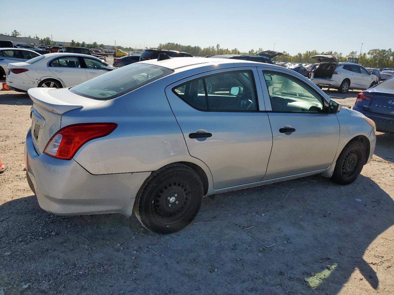 Nissan Versa S Image 11