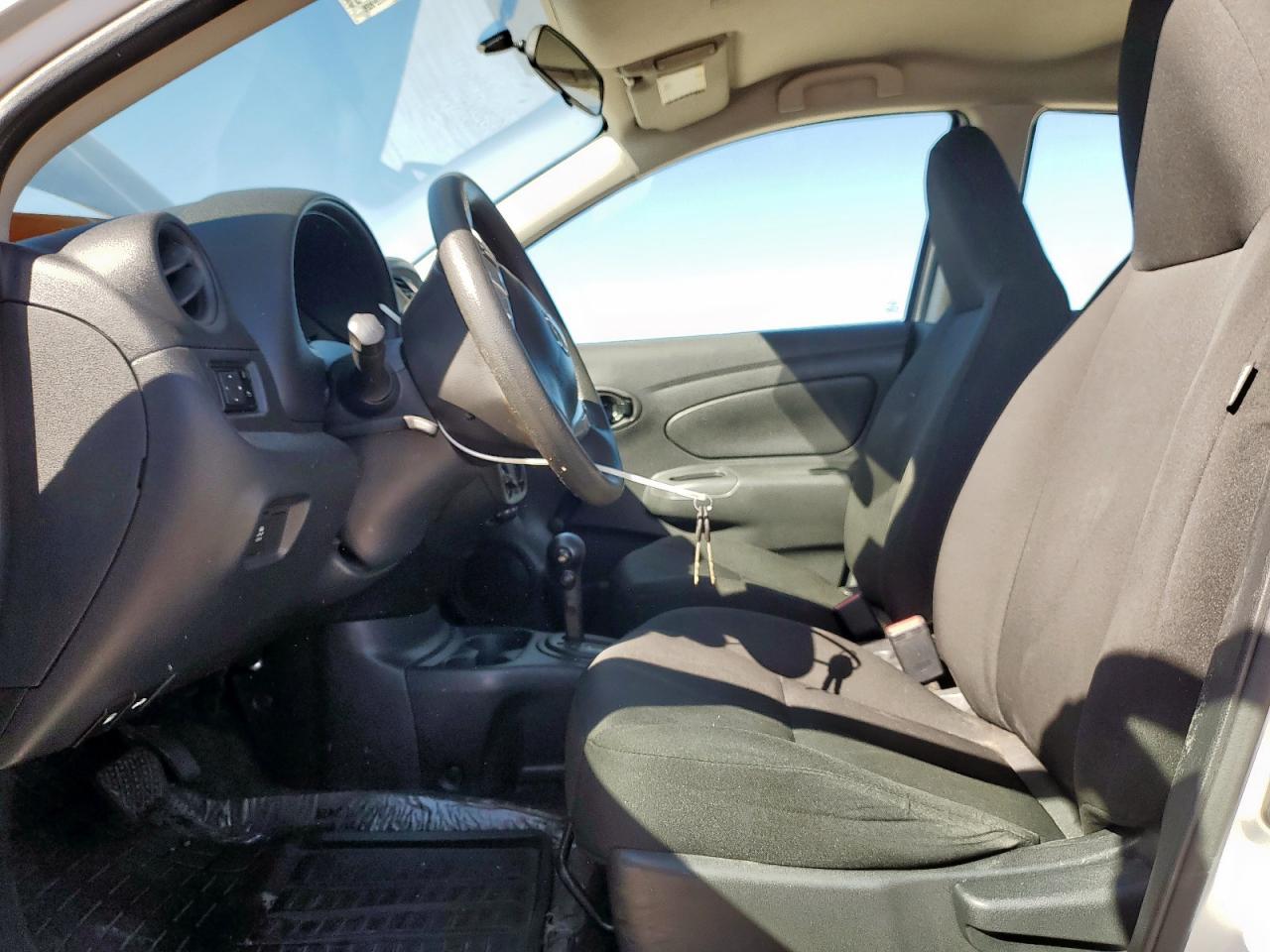 Nissan Versa S Image 3