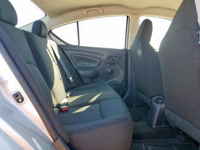 Nissan Versa S Image 8