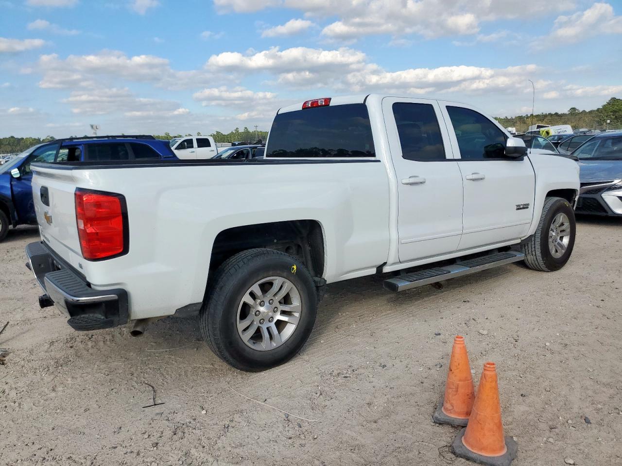 Chevrolet Silverado C1500 Lt Image 10